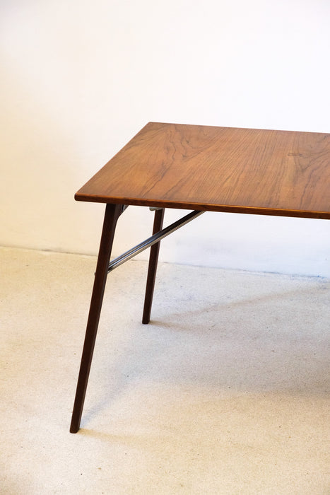 Beautiful, vintage teak wood Børge Mogensen dining table from the 1950's