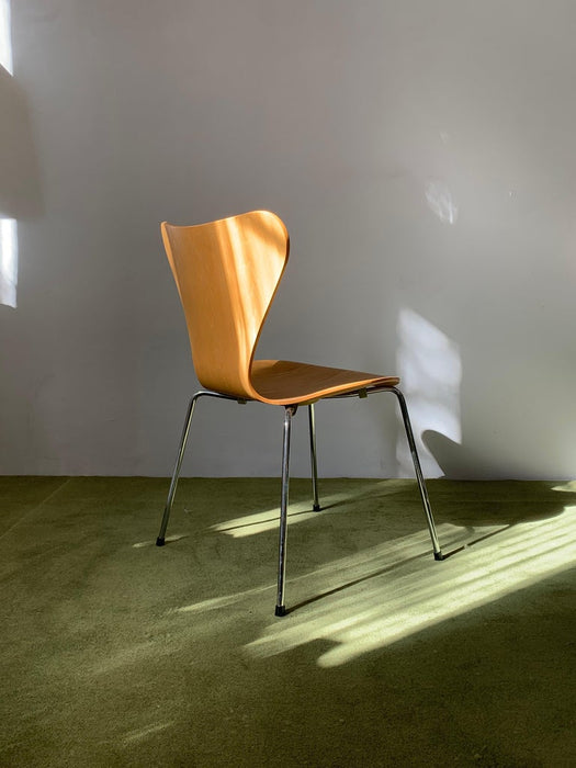 Arne Jacobsen for Fritz Hansen Series 7 Natural Plywood 3017 Chair