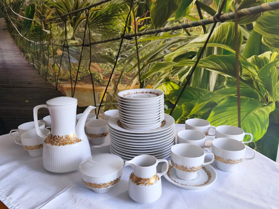 Tapio Wirkkala for Rosenthal Studio-Line “Modulation” Porcelain Coffee and Dessert Service, Germany 1970s., 39 Pieces