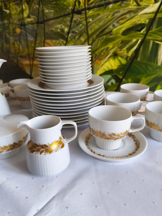 Tapio Wirkkala for Rosenthal Studio-Line “Modulation” Porcelain Coffee and Dessert Service, Germany 1970s., 39 Pieces