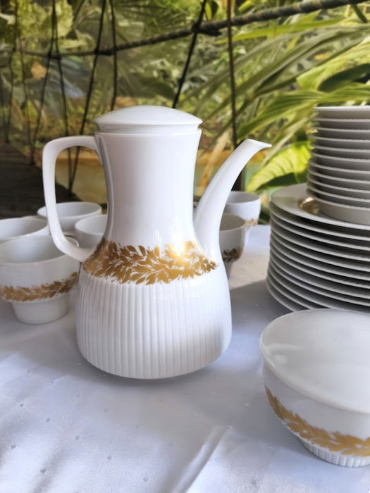Tapio Wirkkala for Rosenthal Studio-Line “Modulation” Porcelain Coffee and Dessert Service, Germany 1970s., 39 Pieces