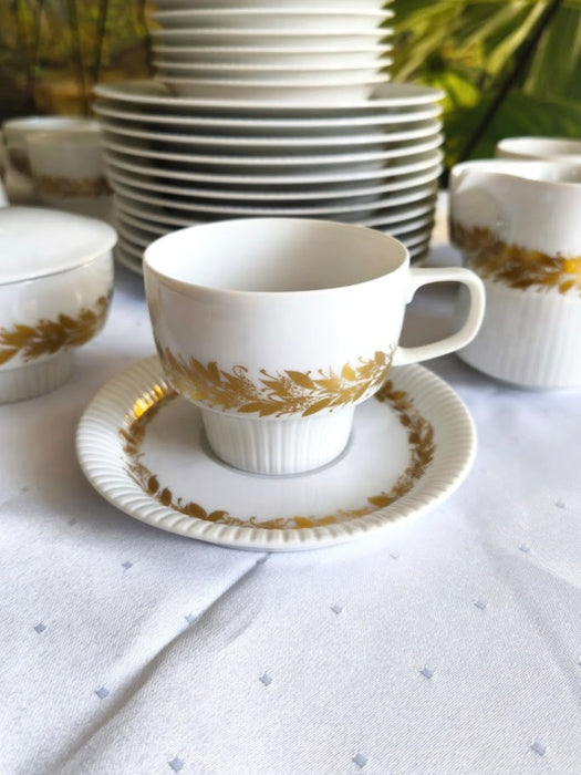 Tapio Wirkkala for Rosenthal Studio-Line “Modulation” Porcelain Coffee and Dessert Service, Germany 1970s., 39 Pieces