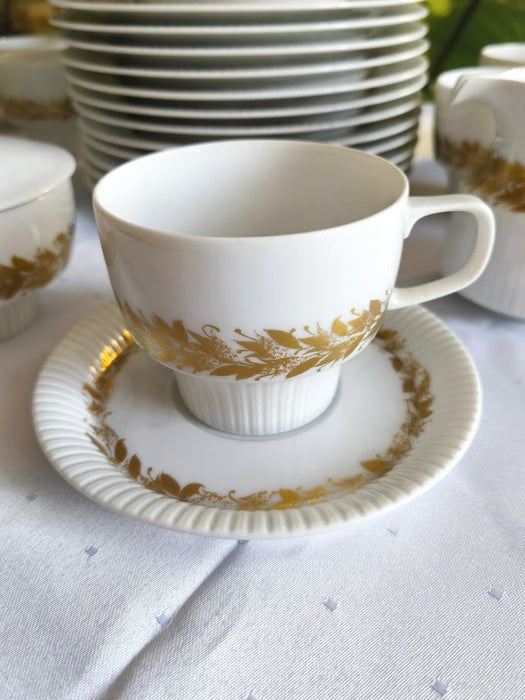 Tapio Wirkkala for Rosenthal Studio-Line “Modulation” Porcelain Coffee and Dessert Service, Germany 1970s., 39 Pieces
