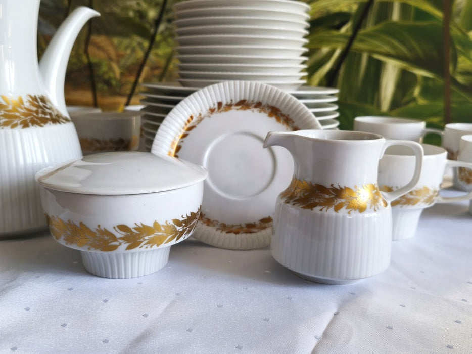 Tapio Wirkkala for Rosenthal Studio-Line “Modulation” Porcelain Coffee and Dessert Service, Germany 1970s., 39 Pieces