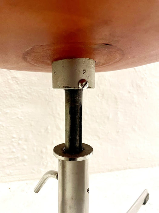 Arne Jacobsen Early Swan Chair in Original Cognac Leather with Adjustable Height