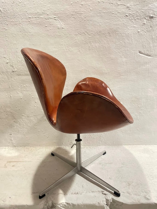 First Edition Arne Jacobsen Swan Chair, Original Patinated Cognac Leather