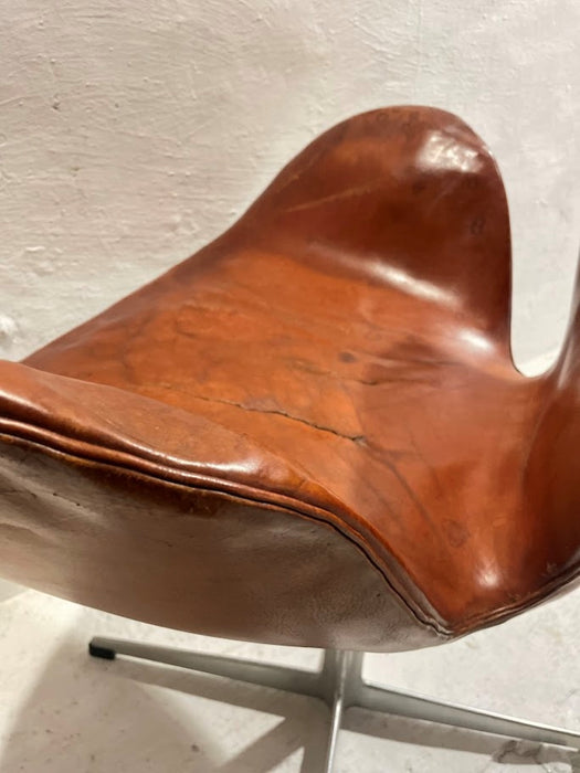 First Edition Arne Jacobsen Swan Chair, Original Patinated Cognac Leather