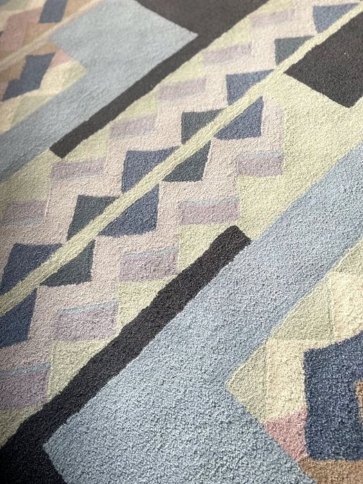 Tisca Geometric Pattern Hand-Tufted Wool Rug, Signed “ILES”, France, 1990s