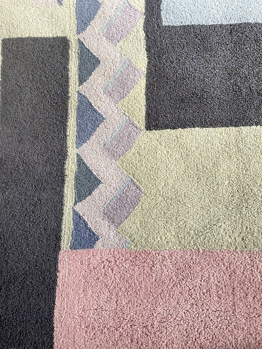 Tisca Geometric Pattern Hand-Tufted Wool Rug, Signed “ILES”, France, 1990s