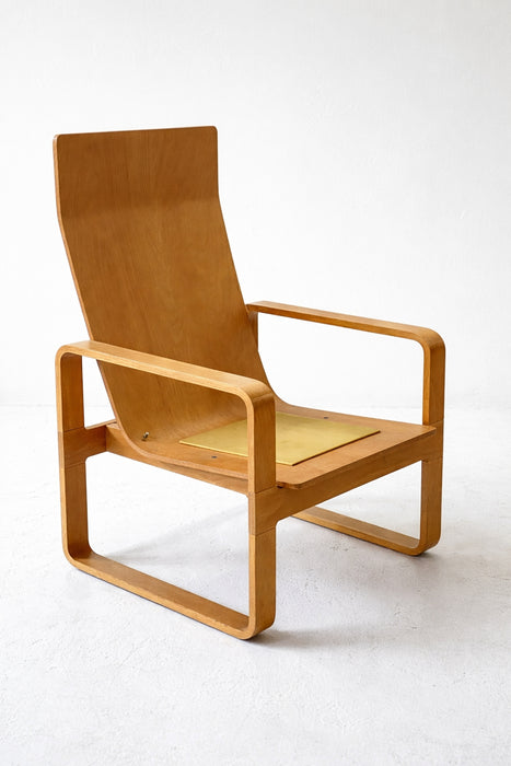 Magnus Olesen Lounge Chair, Design by Rud Thygesen & Johnny Sørensen